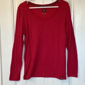 Deep pink long sleeve icebreaker tee